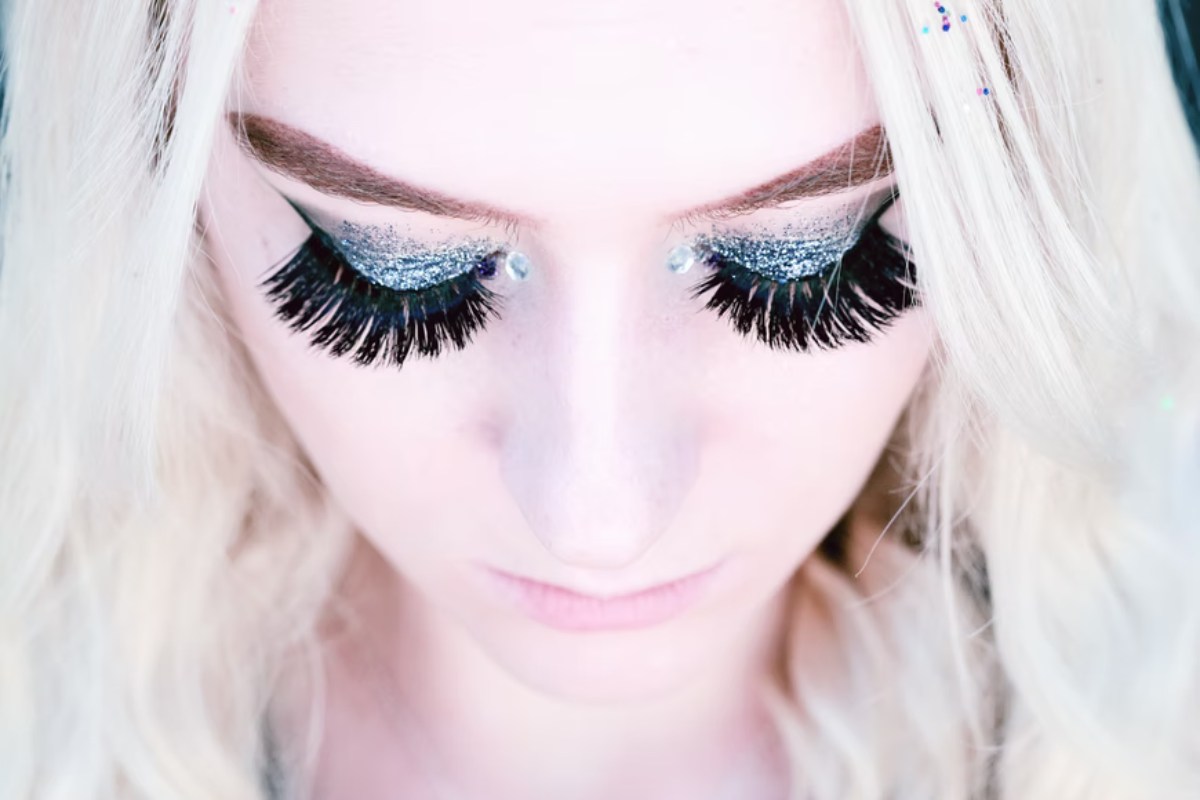 How to Clean False Eyelashes the Right Way?